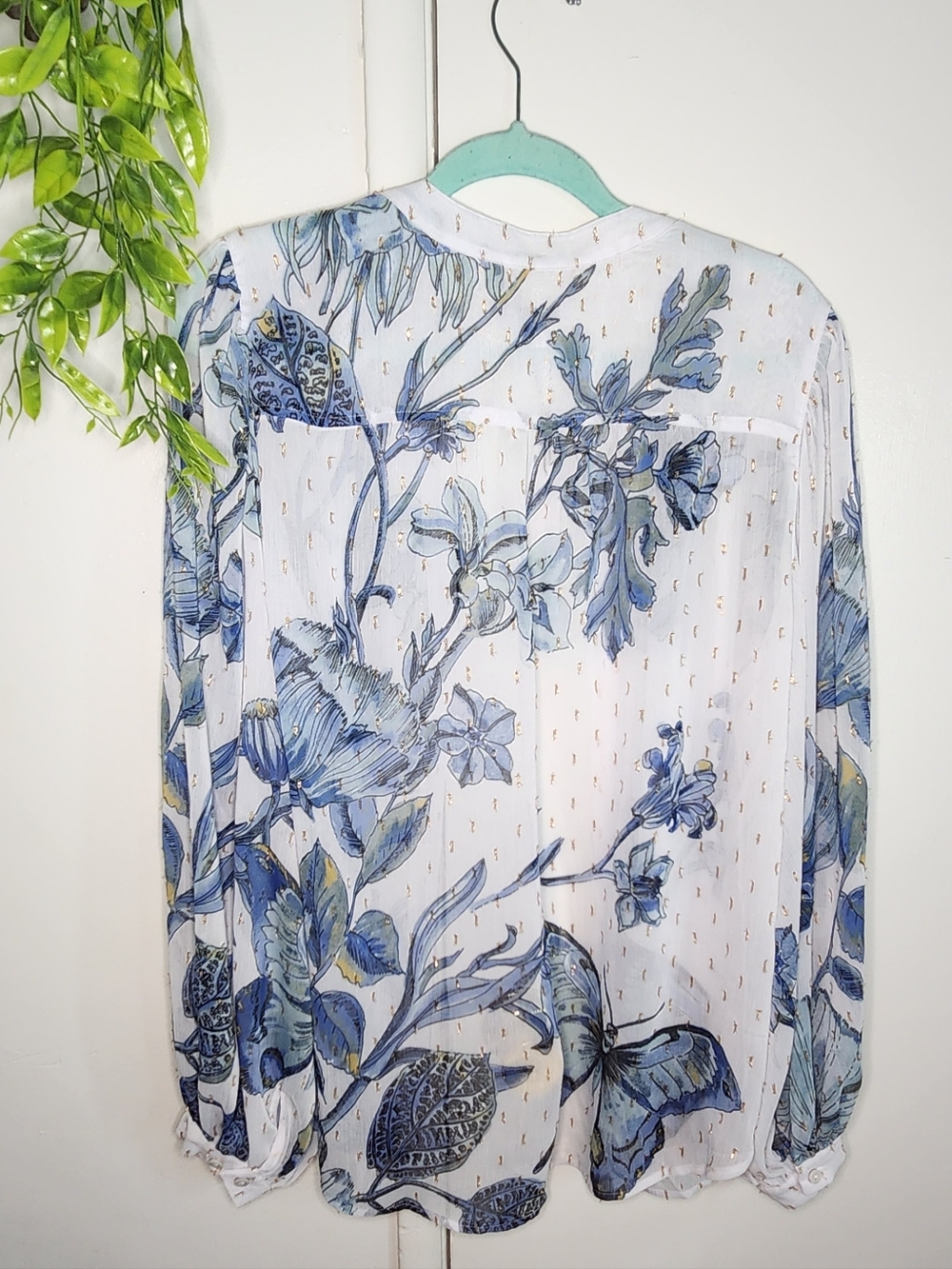 ✨ Chico’s Painted Wings Blouse NWT Blue Floral Butterfly Gold Detail ✨ - Picture 2 of 9